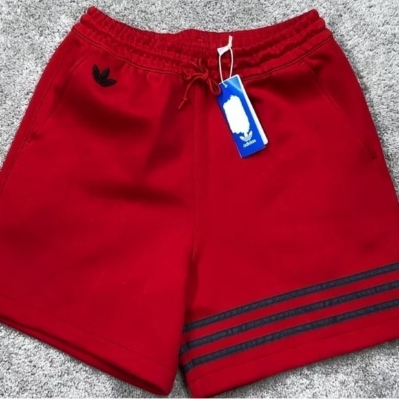 New ADIDAS Men's Street Neuclassic Red Shorts IS2828 Size L  medium - Picture 2 of 9